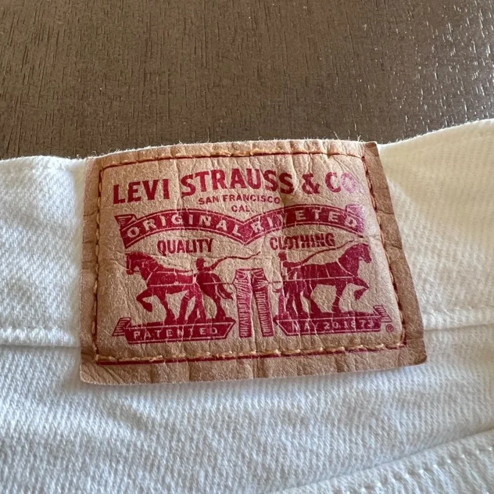 Levi’s Women’s White High Waist Denim Jean Shorts Plus Size 22W - Picture 7 of 11